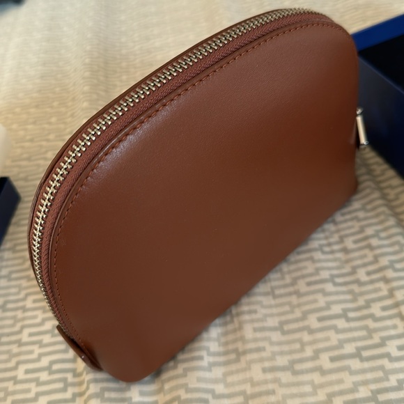 Royce New York brown leather cosmetics bag - Picture 4 of 10